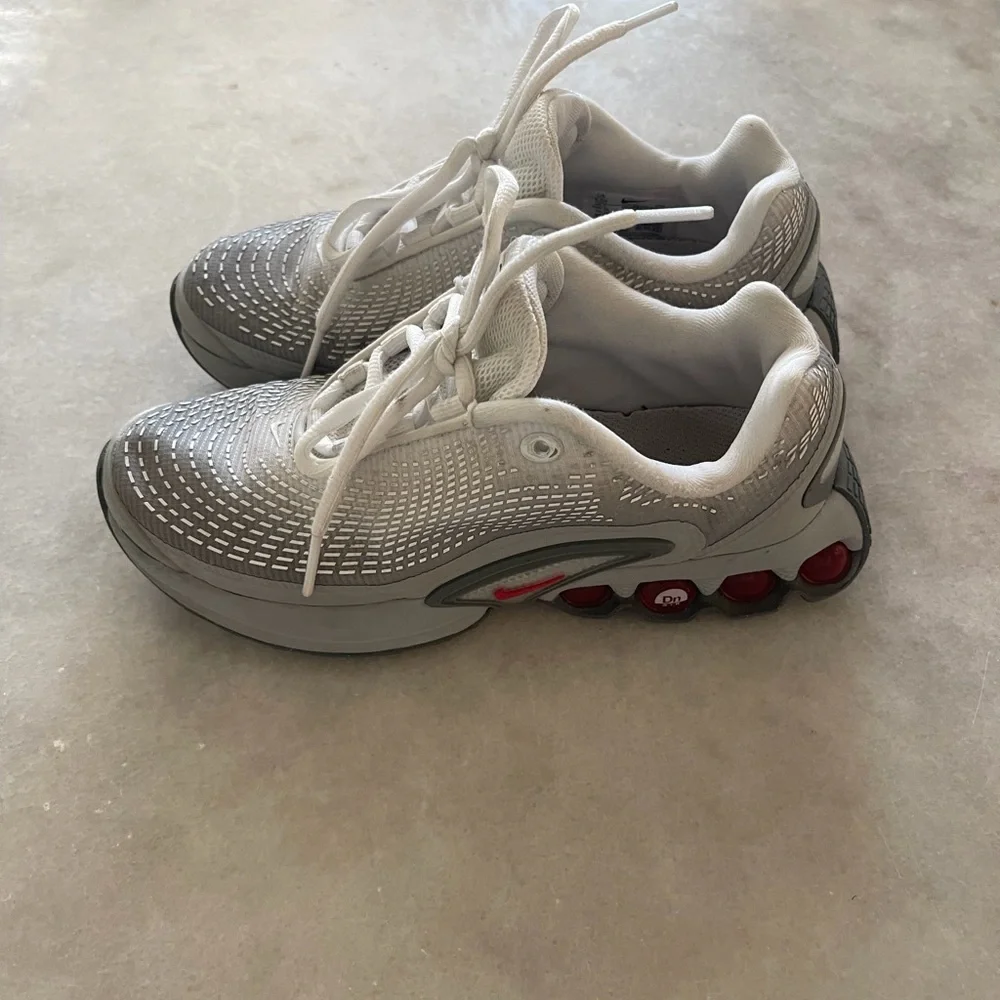 2,5 Big Kid's Nike Air Max DN Shoes Size / Smoke Grey/University Red HQ4873-002